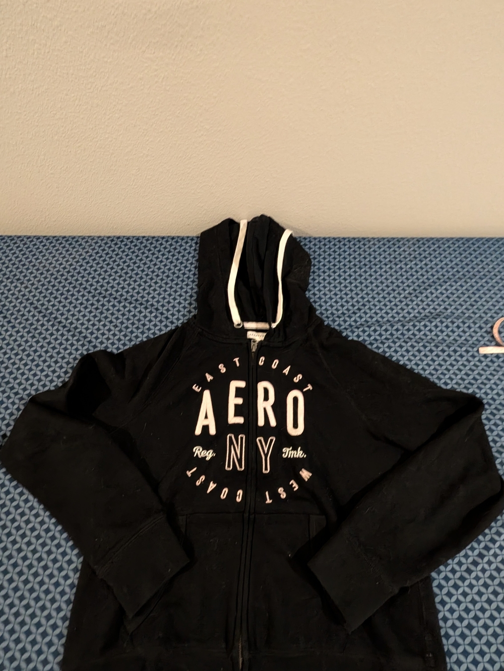 Aeropostale Black Hoodie Sweater, Large